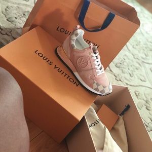 Louis Vuitton run away sneaker size 8